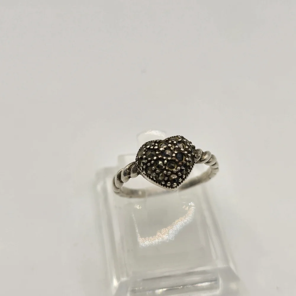Vintage .925 HAN Marcasite Heart  Ring With twist Band Sz6.75-2.2 Mm